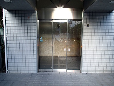 Rマンション　エントランス自動ドア化工事のアイキャッチ画像