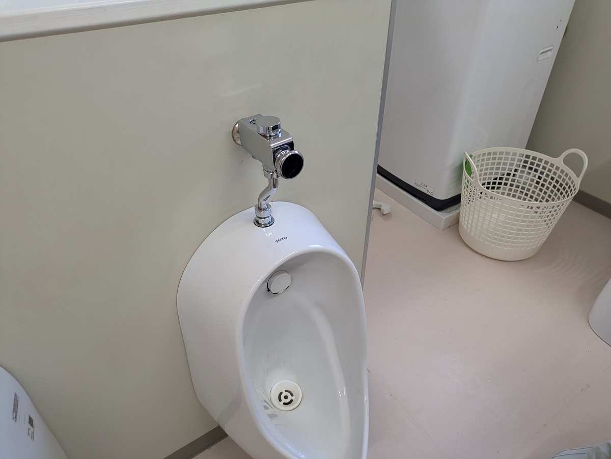 Y保育園様男子トイレ小便器フラッシュバルブ交換工事のアイキャッチ画像